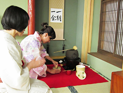 Yukata wearing and Tea ceremony Experience Pic.